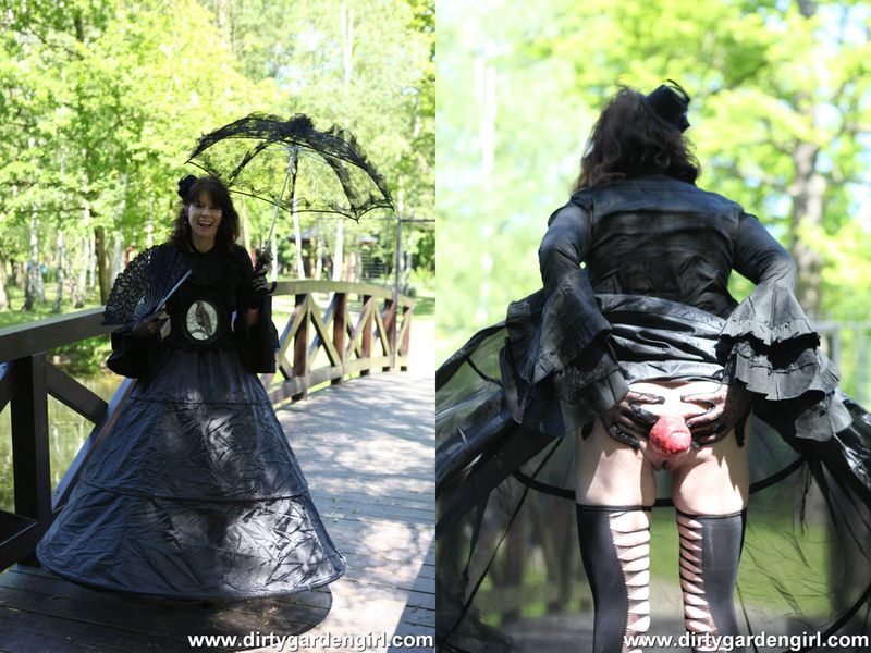 [DirtyGardenGirl.com] Goth Lady prolapse public park walk - 31.05.2014 [2014 г., Prolapse, 1080p]