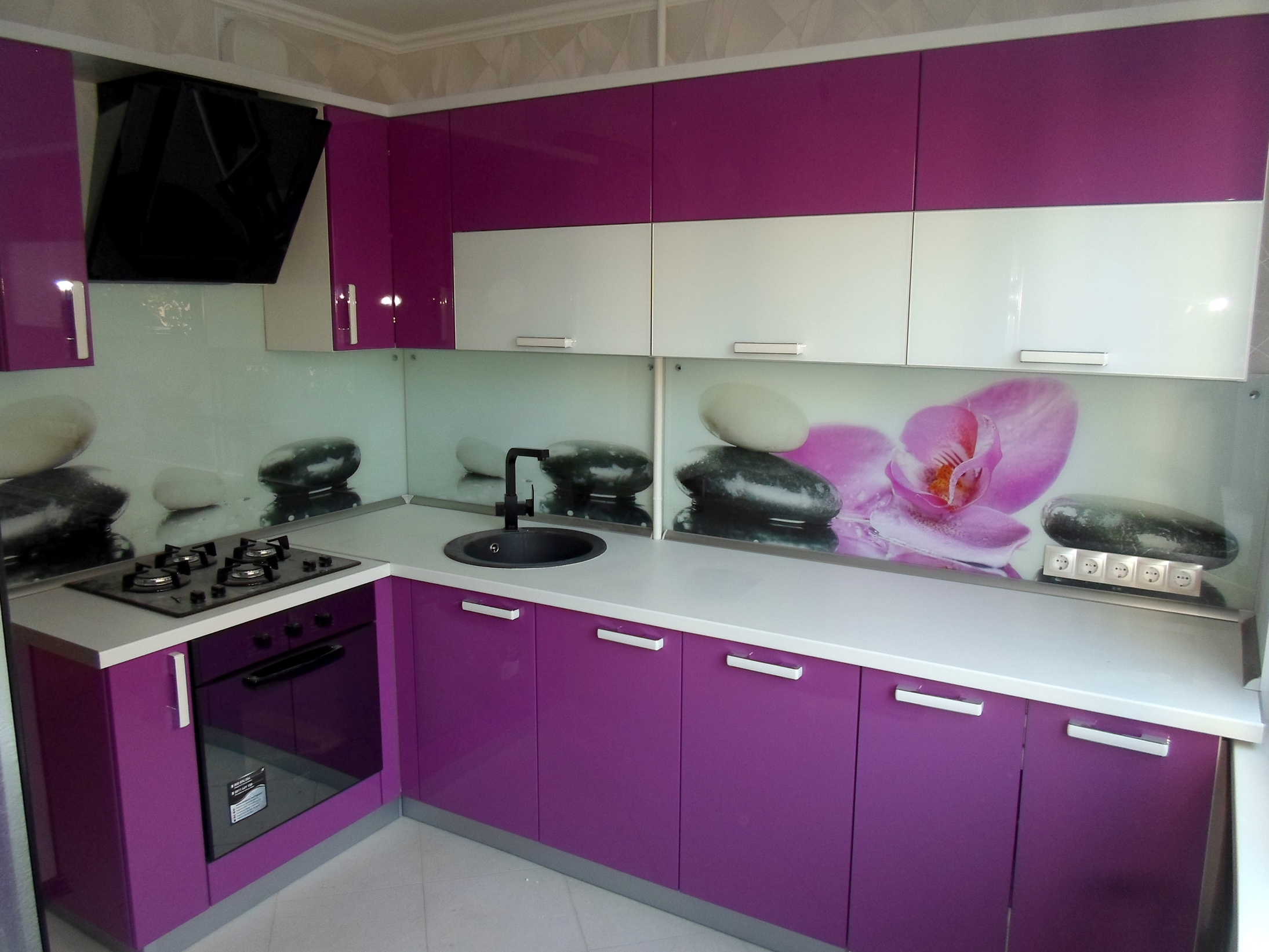 Кухонный гарнитур из пластика угловые фиолетовые